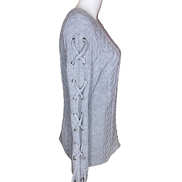 JOHN + JENN CABLE KNIT SLEEVE DETAIL MATERNITY SWEATER Size XS - Picture 4 of 9